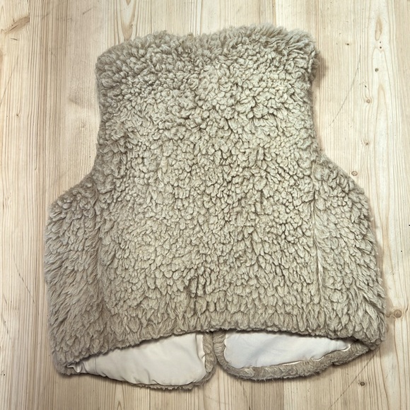 Gap Sheep Vest - Picture 2 of 14